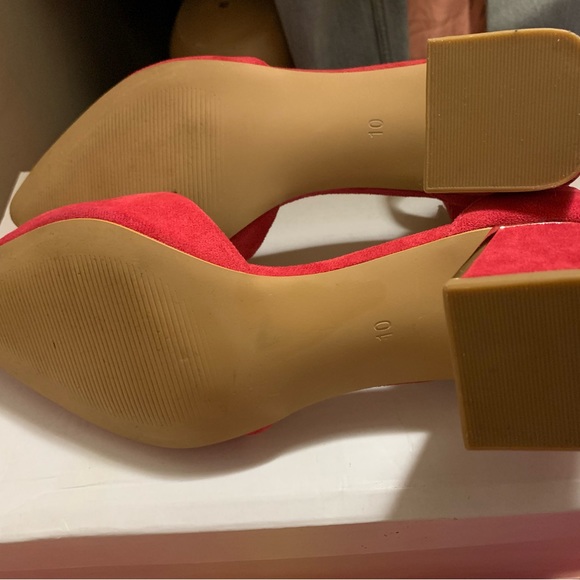 Rose red block heels. STUNNINGLY BEAUTIFUL - Picture 2 of 4